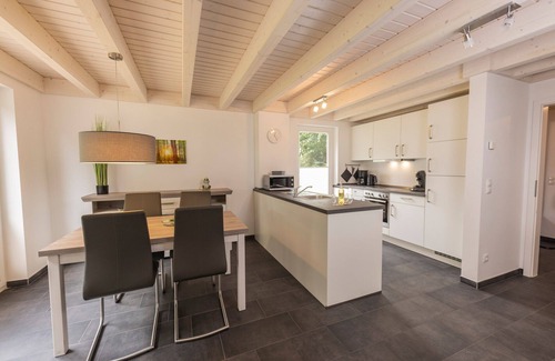 Nordhorn House | Inviting Modern Home with Sauna, Hot Tub & Beautiful Garden