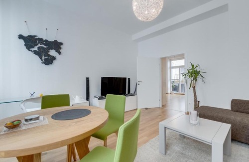 Neubau Apartment | Top-Rated Modern Vienna: Family-Friendly Accommodations