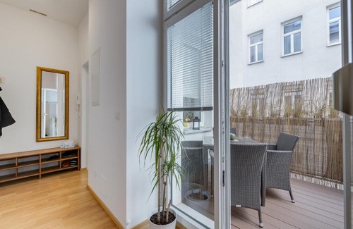 Neubau Apartment | Top-Rated Modern Vienna: Family-Friendly Accommodations