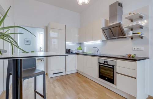 Neubau Apartment | Top-Rated Modern Vienna: Family-Friendly Accommodations