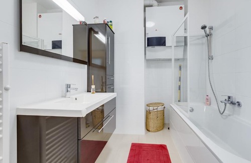 Neubau Apartment | Top-Rated Modern Vienna: Family-Friendly Accommodations