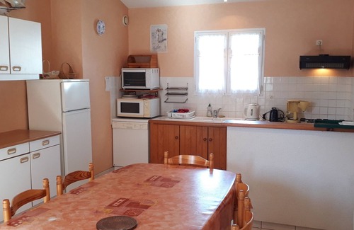 LʼAiguillon-sur-Mer House | Cozy Villa L'Aiguillon-sur-Mer with Spa & Family Amenities
