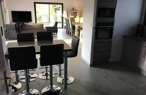 Gastes Villa | Modern Villa Near the Lake with Spa and Breakfast Included