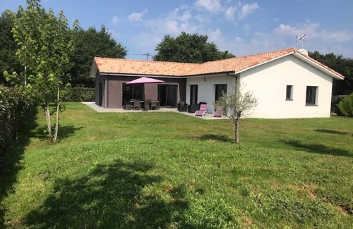 Gastes Villa | Modern Villa Near the Lake with Spa and Breakfast Included