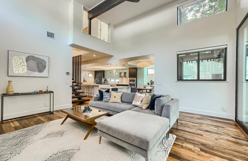 Zilker Villa | Exceptional Villa Near Zilker Park with Spa & Lake Views