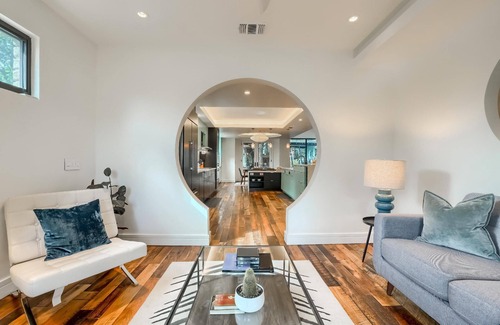 Zilker Villa | Exceptional Villa Near Zilker Park with Spa & Lake Views