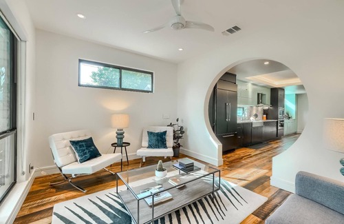 Zilker Villa | Exceptional Villa Near Zilker Park with Spa & Lake Views