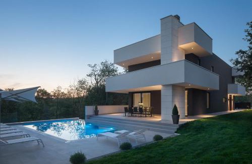 Vela Traba Villa | Elegant Modern Villa 55 with Pool, Spa & Ocean View