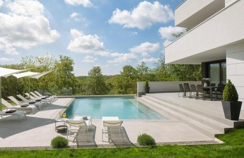 Vela Traba Villa | Elegant Modern Villa 55 with Pool, Spa & Ocean View