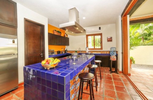 North End House | Modern Villa: Ideal Location, Pool & Spa Near Beach