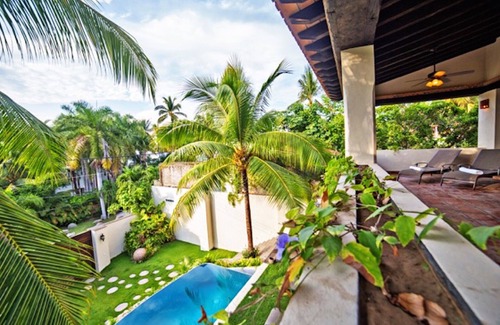North End House | Modern Villa: Ideal Location, Pool & Spa Near Beach