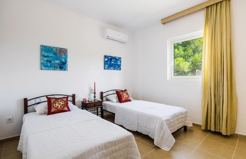 Klismata Apartment | Modern Villa Broumas - Family-Friendly Retreat with Top Ratings
