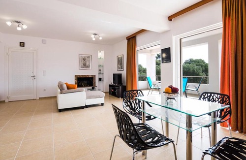 Klismata Apartment | Modern Villa Broumas - Family-Friendly Retreat with Top Ratings