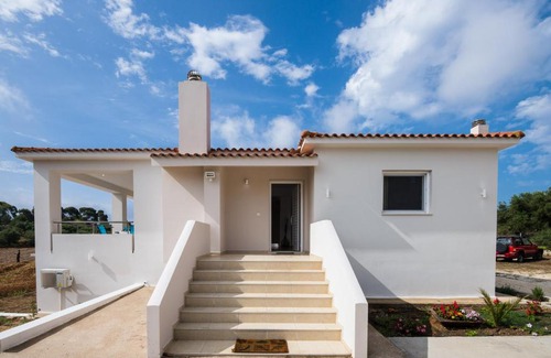 Klismata Apartment | Modern Villa Broumas - Family-Friendly Retreat with Top Ratings