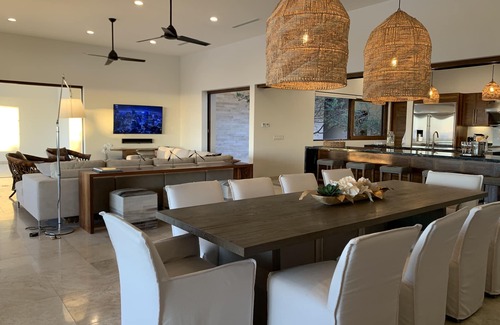 Buzzards Villa | Exquisite Modern Villa Cabo with Pool, Beach Club & Gym