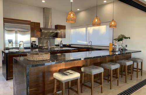 Buzzards Villa | Exquisite Modern Villa Cabo with Pool, Beach Club & Gym
