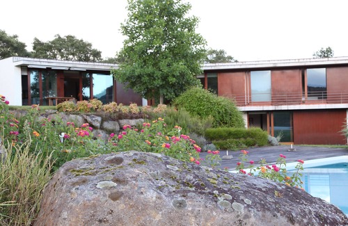 Lanhelas Cottage | Idyllic Villa with Pool and Spacious Garden Retreat