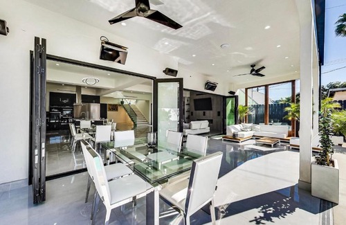 Melrose House | Stylish Villa in Vibrant West Hollywood - Pet Friendly!