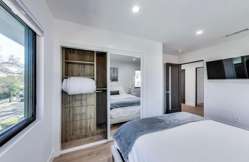 Melrose House | Stylish Villa in Vibrant West Hollywood - Pet Friendly!