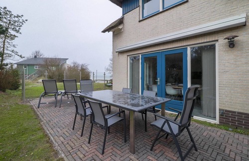 Makkum Villa | Modern Villa in Makkum with Serene Garden Oasis