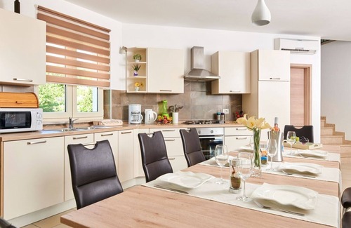 Vizinada Villa | Exceptional Villa Melli: Poolside Bliss Awaits You