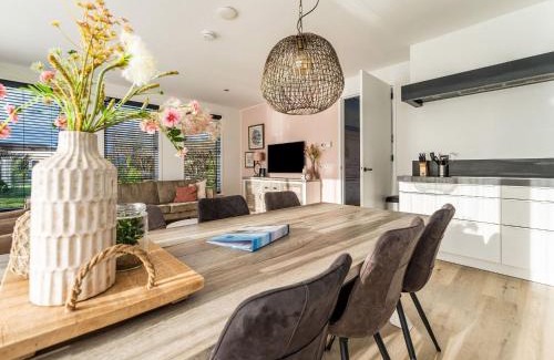 De Koog House | Inviting Holiday Home in De Koog Texel with Infrared Sauna