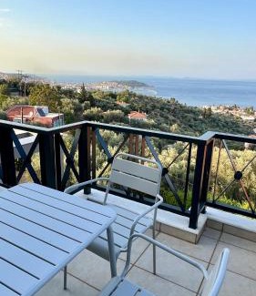 Ano Chalikas Villa | Modern villa overlooking Mytilene