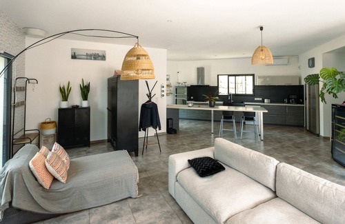 Trelissac Villa | Modern Villa Perigueux: Pool, Spa & Family Friendly Stay