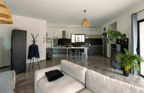 Trelissac Villa | Modern Villa Perigueux: Pool, Spa & Family Friendly Stay