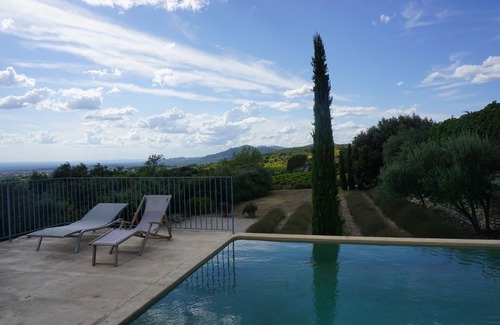 Crillon-le-Brave Villa | Stylish Villa with Pool & Panoramic Views in Provence