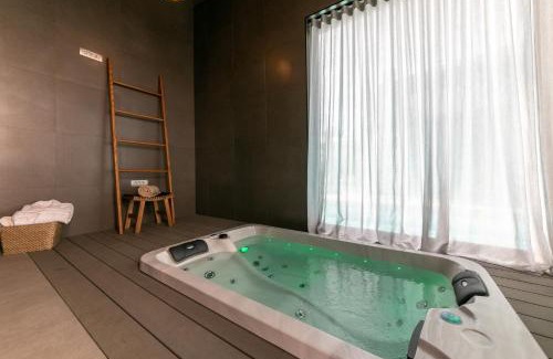 Kastelir Villa | Stylish Ruzic Villa with Pool & Hot Tub Near Porec