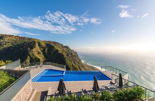 Paul do Mar Apartment | Modern Villa with Infinity Pool & Oceanfront Views