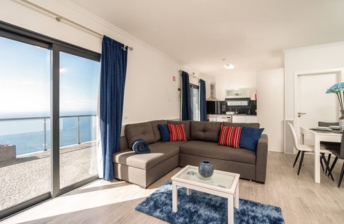 Paul do Mar Apartment | Unwind at SunsetCliff 7: Infinity Pool & Ocean Views
