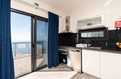 Paul do Mar Apartment | Unwind at SunsetCliff 7: Infinity Pool & Ocean Views