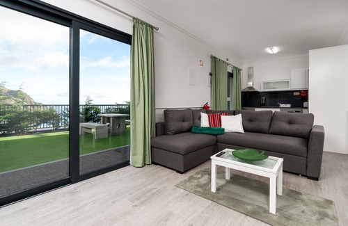 Paul do Mar Apartment | Experience Oceanfront Bliss at SunsetCliff 6 with Pool