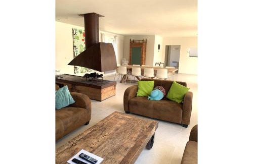 Brives-sur-Charente Villa | Stylish Villa Retreat with Private Pool & Pet-Friendly Perks