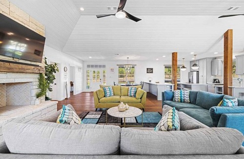 Leander House | Elegant Villa with Pool & Scenic Views on Private Ranch
