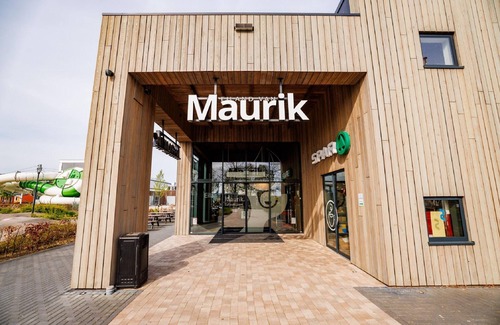Maurik House | Modern Villa with Terrace at the Marina for Family Getaways