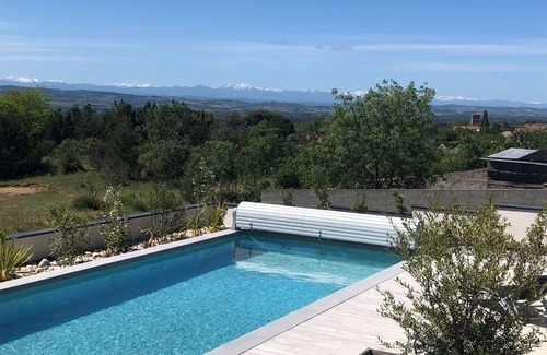 Moussoulens Villa | Elegant Villa Retreat with Heated Pool and Ocean Views