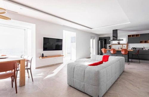 Roiano-Gretta-Barcola-Cologna-Scorcola Villa | Modern Villa with Pool and Ocean View for Unforgettable Stays