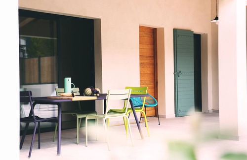 Malaucene Villa | Modern Villa with Private Pool Near Mt Ventoux - Sleeps 10