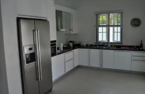 Nong Kae Villa | Elegant Villa with Private Pool Near Golf Course