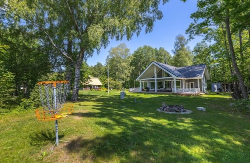 Rahtla Villa | Modern Villa with Sauna & Hot Tub - 4-Star Guest Favorite