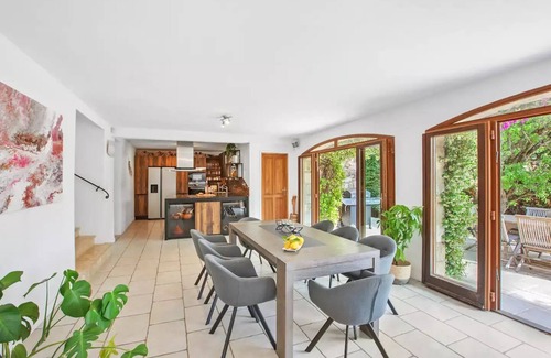 Biot Villa | Modern Villa with Sea Views Near Biot Village Awaits You