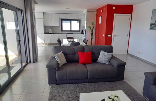 Nadadouro Villa | Modern Villa with Pool & Ocean View Near Obidos Bay