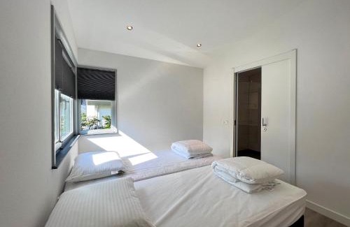 Dirkshorn House | Modern villa with terrace and garden in Dirkshorn, cleaning included