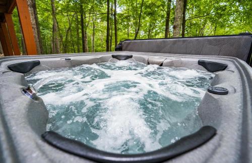 The Woods House | Cozy Modern Cabin with Sauna, WiFi & Fire Pit Retreat