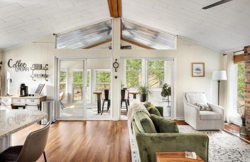 The Woods House | Cozy Modern Cabin with Sauna, WiFi & Fire Pit Retreat