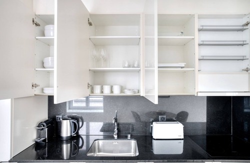 Sihlfeld Apartment | Contemporary Wiedikon 2.0 Room with Convenient Amenities