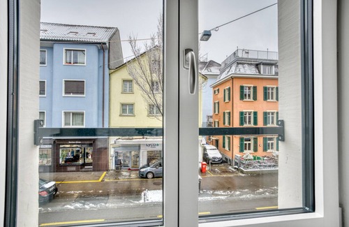 Sihlfeld Apartment | Contemporary Wiedikon 2.0 Room with Convenient Amenities